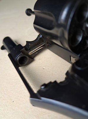 revolver Galand tue tue calibre 8 mm detais du canon et du barillet 