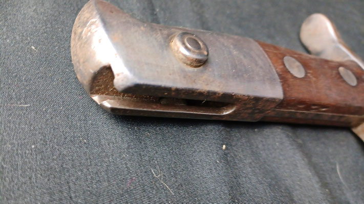 baïonnette suisse modèle 1914 pionner dent de scie  details bouton poussoir 