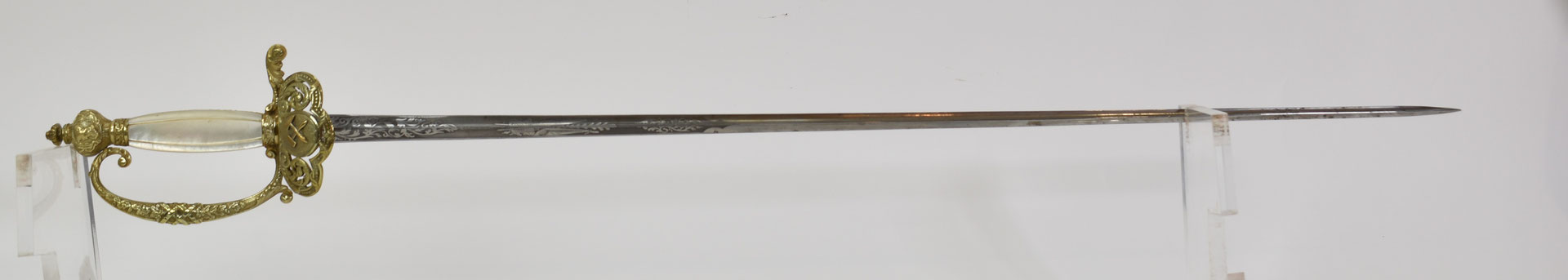 épée d’ingénieur des mines poignée nacre .