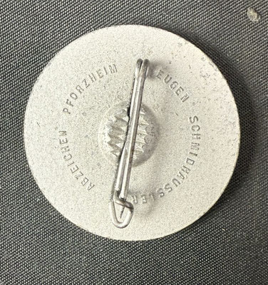 arrière insigne 1 mai 1939  plastique 