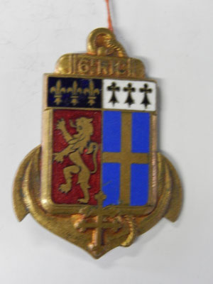 insigne 6° RIC .   courtois   prix :30 euros 