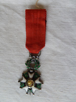 légion d'honneur miniature , bi face  diamant  Prix : 100: euros 
