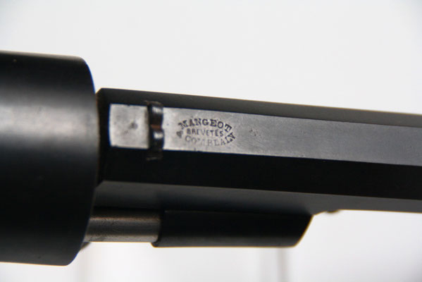 revolver Mangeot et Comblain sytéme  à action .