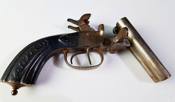 pistolet lefaucheux deux coups à broche poudre noire canos basculant .