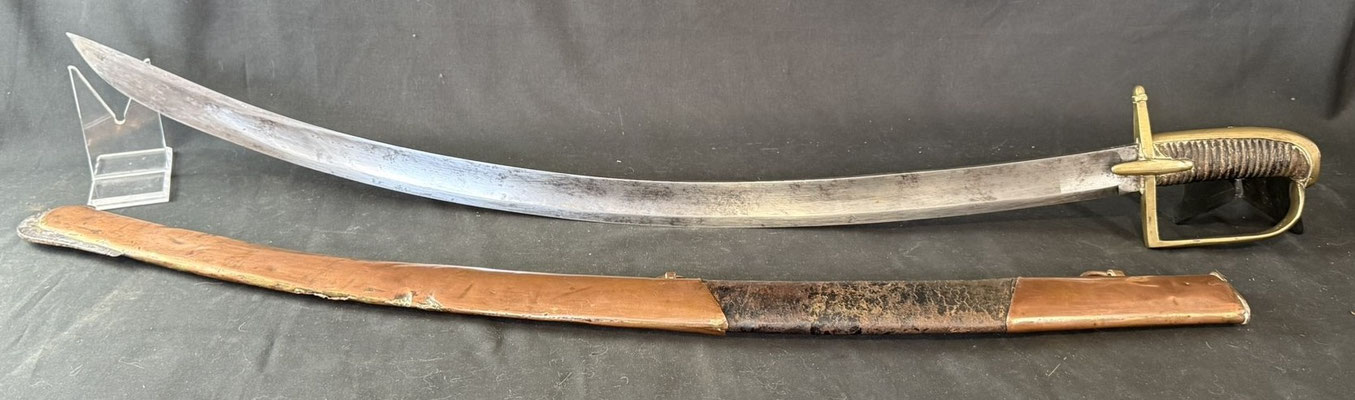 sabre hussard révolutionnaire details de la lame et du fourreau 