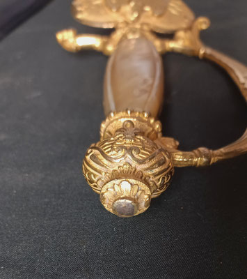 épée d’officier des poudres et salpêtres pommeau orné d'une abeille de chaque coté 