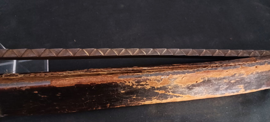 glaive russe modele genie pionner 1817 fourreau mauvais etat legerement  ouvert 