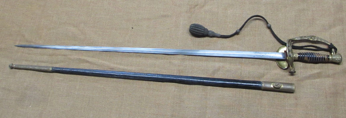 épée de général de division trois étoiles .