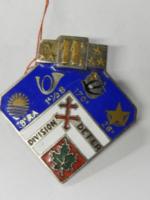 insigne 11° division de fer . ABPdép nominatif   prix : 45 euros