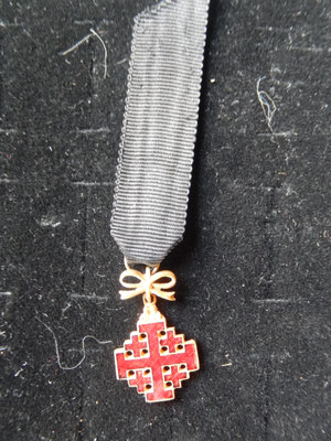 ordre du saint sépulcre réduction  .prix : 45 euros 