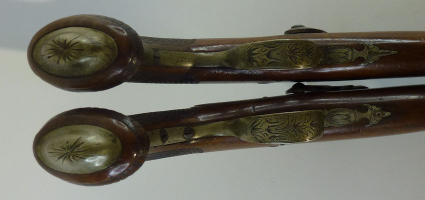 paire de pistolet de defense . percussion