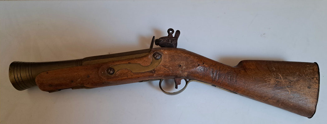 tromblon pistolet de voyage  à silex E.schesinger & Cnie Montevideo vue coté contre platine 