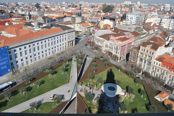 Porto Top 10 Sehenswürdigkeiten - Aussicht vom Glockenturm Torre dos Clérigos 