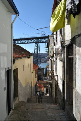 Gassen in Portos Altstadt Ribeira- Winkelgasse Harry Potter