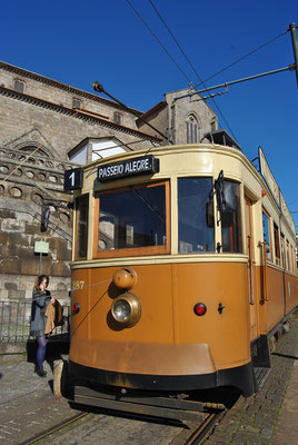 Porto Top 10 Sehenswürdigkeiten - Retro Tram