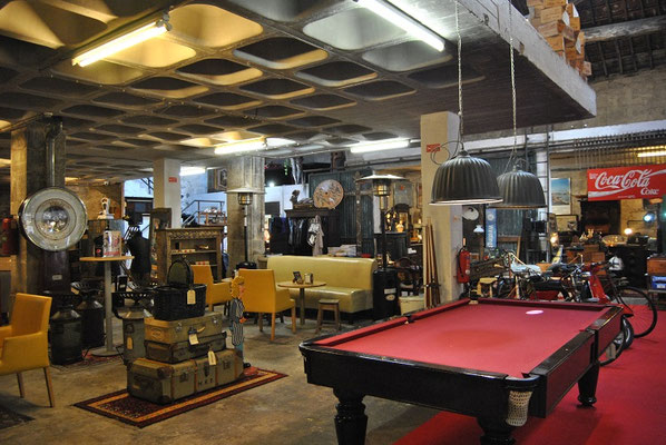 Shops Vintage Bar Armazém in Porto
