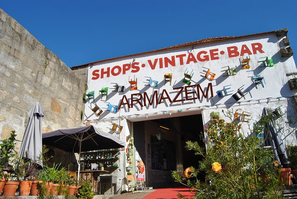 Shops Vintage Bar Armazém in Porto