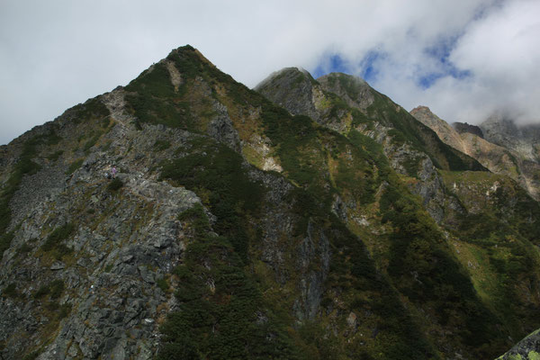 前穂高岳（左から３番目）