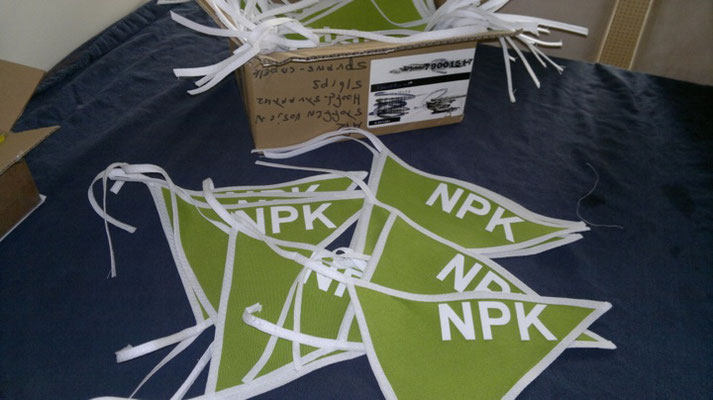 Opdracht; vlaggetjes voor op de deelnemende bootjes NPK