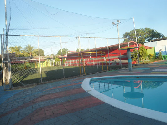Ademas de piscinas también tiene canchas de futbol 5