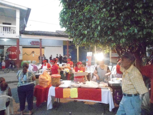 Algunos puestos en el festival gastronomico