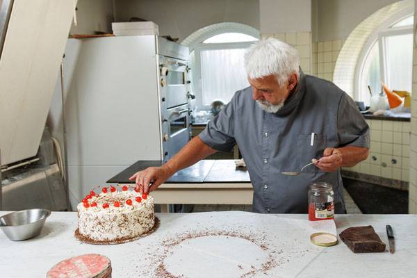 herr_senior_ketterer_selbstgemachte_schwarzwaelderkirschtorte