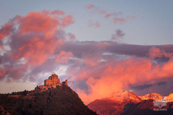 02 - Cielo infuocato sopra la Sacra di San Michele