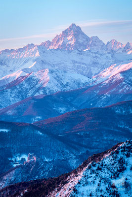 27 - La Sacra di San Michele e il Monviso all'alba