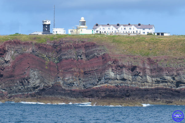 St Ann's Head (1714) Phare à secteurs rouge et blanc.