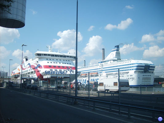 Silja Serenade & Baltic Queen à Stockholm-Värtahamnen (© lebateaublog-DC)