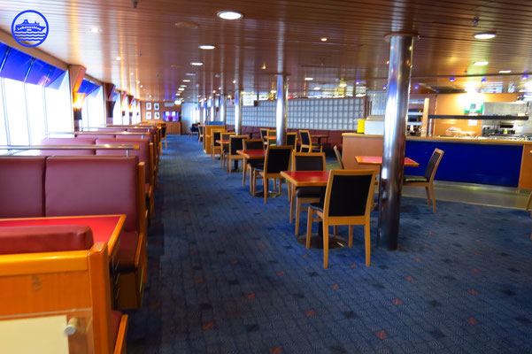 Restaurant des chauffeurs routiers au pont 9. Il est séparé du self par une claustra.