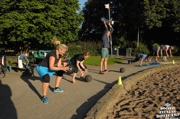 dockfit altona fitness Personal-Trainer bootcamp hamburg training fitnessexperten hamburg dockland battle ropes outdoor training sat1 Sommer