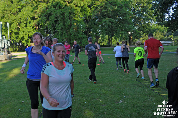 HIIT triathlon stadtpark dockfit altona fitness Personal-Trainer bootcamp hamburg training fitnessexperten hamburg dockland battle ropes outdoor training Burpees overhead 2017 abnehmen Gewichtsreduktion outdoor Montag Mittwoch Altonaer-Balkon Sixpack