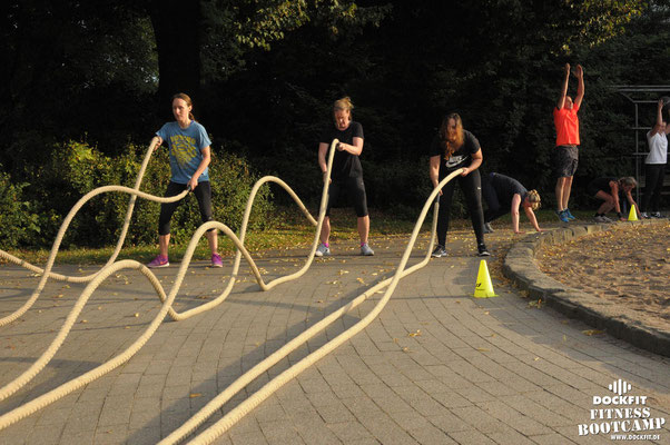 dockfit altona fitness Personal-Trainer bootcamp hamburg training fitnessexperten hamburg dockland battle ropes outdoor training NDR