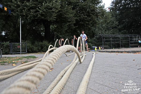 Bootcamp Hamburg Dockfit Outdoor Training Altona Team battle ropes, wilde seile, hill run