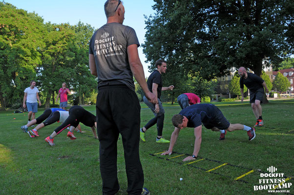 HIIT triathlon stadtpark dockfit altona fitness Personal-Trainer bootcamp hamburg training fitnessexperten hamburg dockland battle ropes outdoor training Burpees overhead 2017 abnehmen Gewichtsreduktion outdoor Montag Mittwoch Altonaer-Balkon Sixpack