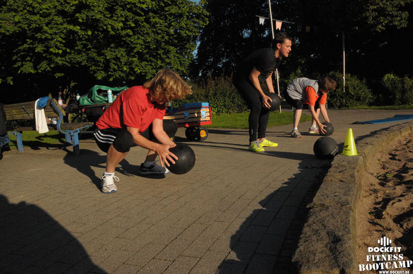 dockfit altona fitness Personal-Trainer bootcamp hamburg training fitnessexperten hamburg dockland battle ropes outdoor training sat1 Sommer