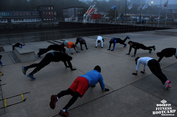 Bootcamp Hamburg Dockfit Outdoor Training Altona Team Halloween Spezial