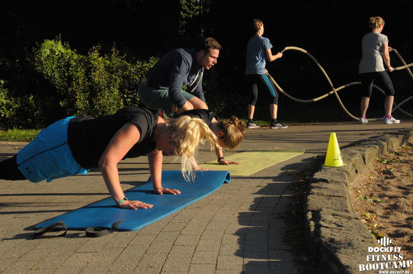 dockfit altona fitness Personal-Trainer bootcamp hamburg training fitnessexperten hamburg dockland battle ropes outdoor training sat1 Sommer