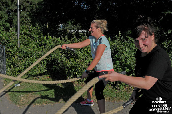 HIIT triathlon stadtpark dockfit altona fitness Personal-Trainer bootcamp hamburg training fitnessexperten hamburg dockland battle ropes outdoor training Burpees overhead 2017 abnehmen Gewichtsreduktion outdoor Montag Mittwoch Altonaer-Balkon Sixpack