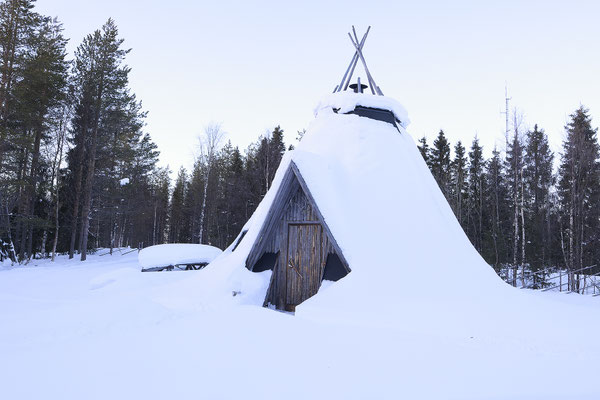 Kota bei Mourujärvi Finnisch Lappland 0559