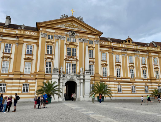 Die imposanten Innenhöfe des Stift Melk