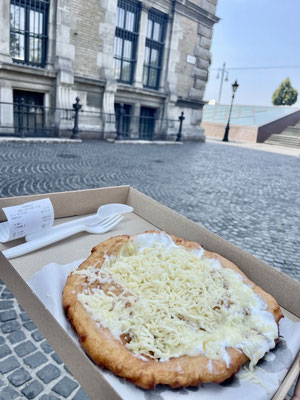 Der Langoś war natürlich ein Muss!