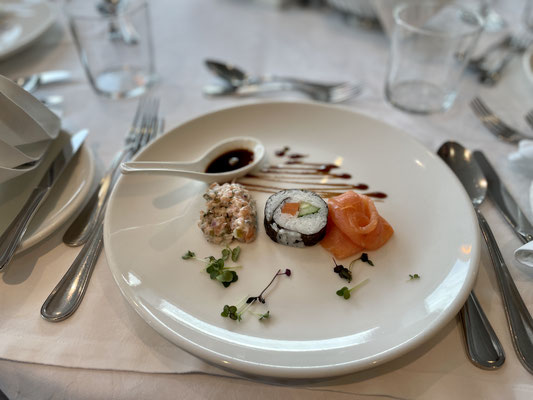 Lachs-Trio mit California Sushi Roll