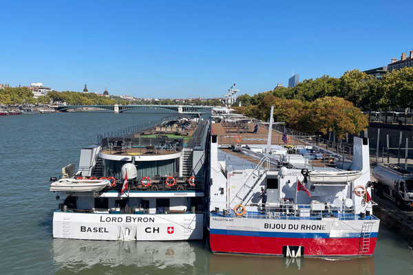 Die BIJOU DU RHÔNE im Päckchen mit der LORD BYRON in Lyon