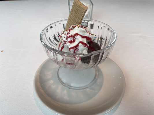Nachspeise: Eisbecher
