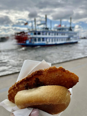 Das Fischbrötchen ist natürlich das absolute Muss in Hamburg! Foto: Aufdeck.de/Carmen Ahlers