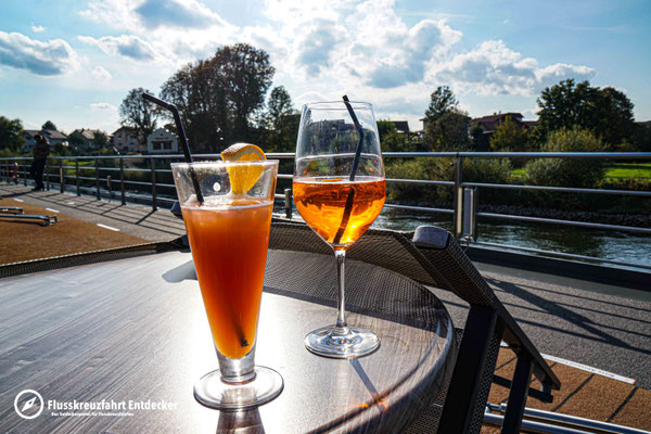 Ein Cocktail an Deck