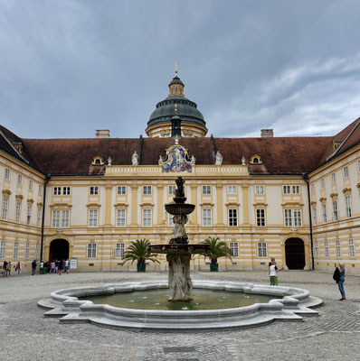 Die imposanten Innenhöfe des Stift Melk