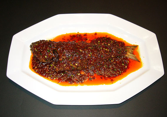 豆瓣魚（本場四川では川魚ですが、当店では鯛などの白身魚を使います。宴会コースでご用意します。）